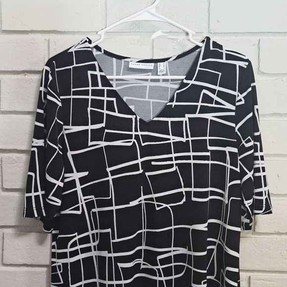 Susan Graver Black/White Short Sleeve  Slanted Bottom Hem Tunic. Size Medium NWO - Picture 2 of 11